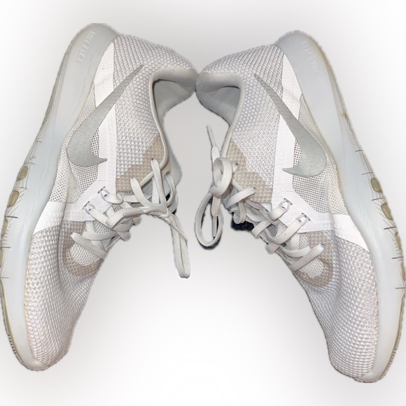 Nike Flex TR8 Women’s Training Sneaker Size 10 White - Excellent Used Condition - Picture 2 of 9